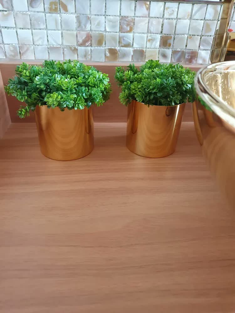 foto de Decoração Sala Rack Kit 3 Vasinhos Com Planta Montado Cor Prata (l)
