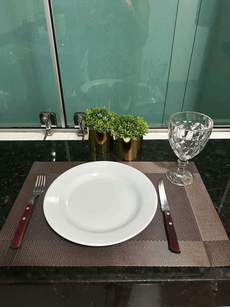 foto de Decoração Sala Rack Kit 3 Vasinhos Com Planta Montado Cor Prata (l)