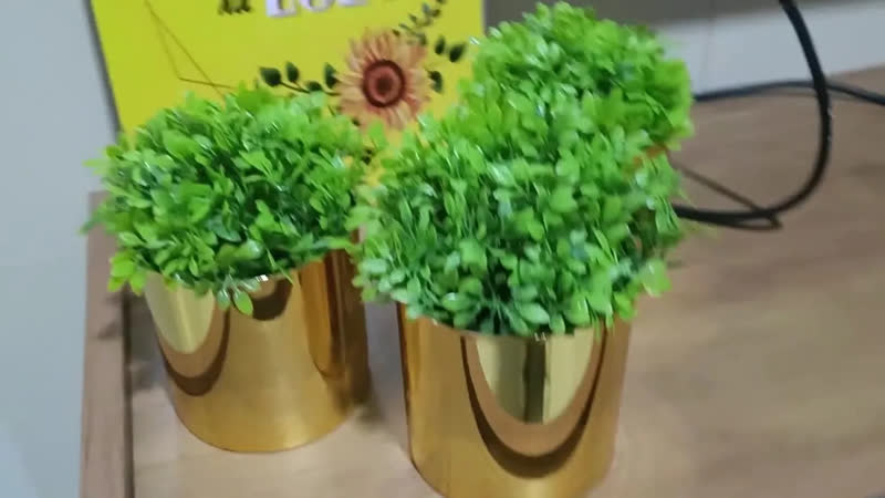 foto de Decoração Sala Rack Kit 3 Vasinhos Com Planta Montado Cor Prata (l)