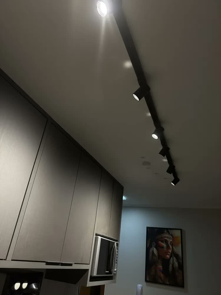 foto de Kit Trilho 3m + 9 Spots 10w Preto/branco Frio Neutro Quente