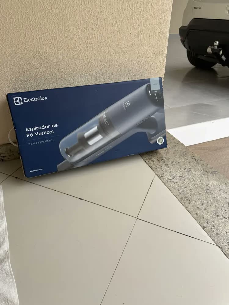 foto de Aspirador de Pó Vertical Sem Fio 3 em 1 Electrolux Ergorapido Experience Cyclonic Power 30 min Azul PTEC101 Bivolt