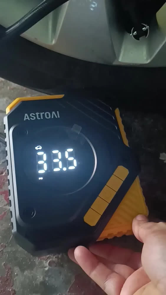 foto de Compressor de ar para pneus de automóveis AstroAI 12V CC,bomba digital para pneus de 150PSI com manômetro,grande visor LCD,predefinição inteligente e parada automática,para pneus de automóveis