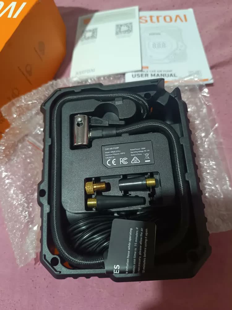 foto de Compressor de ar para pneus de automóveis AstroAI 12V CC,bomba digital para pneus de 150PSI com manômetro,grande visor LCD,predefinição inteligente e parada automática,para pneus de automóveis