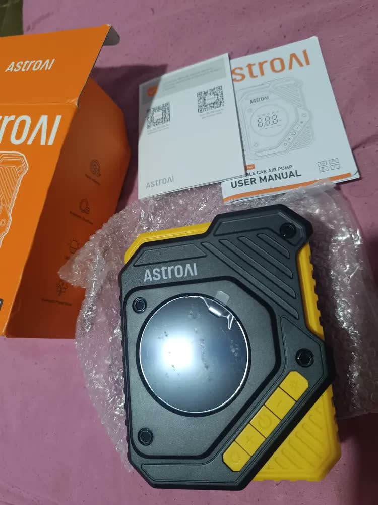 foto de Compressor de ar para pneus de automóveis AstroAI 12V CC,bomba digital para pneus de 150PSI com manômetro,grande visor LCD,predefinição inteligente e parada automática,para pneus de automóveis