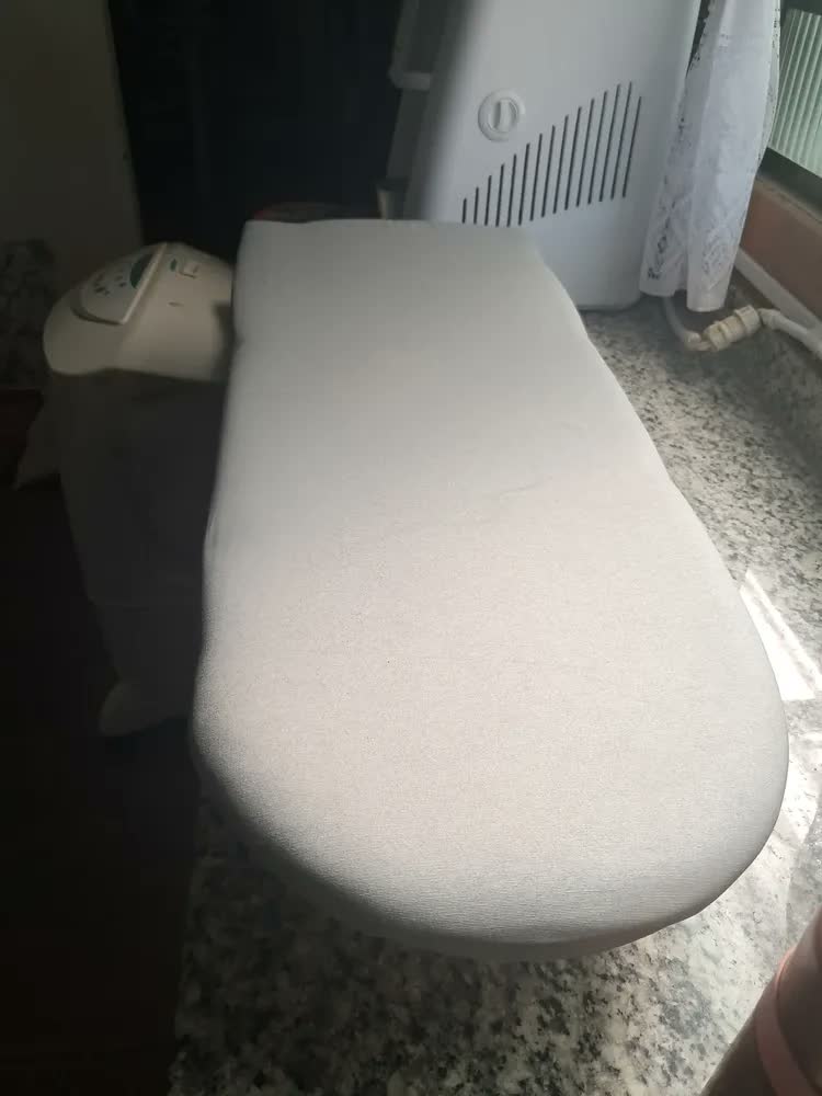 foto de Tábua De Mesa Passar Roupa Dobrável Portátil Tecido Térmico Cor Preto