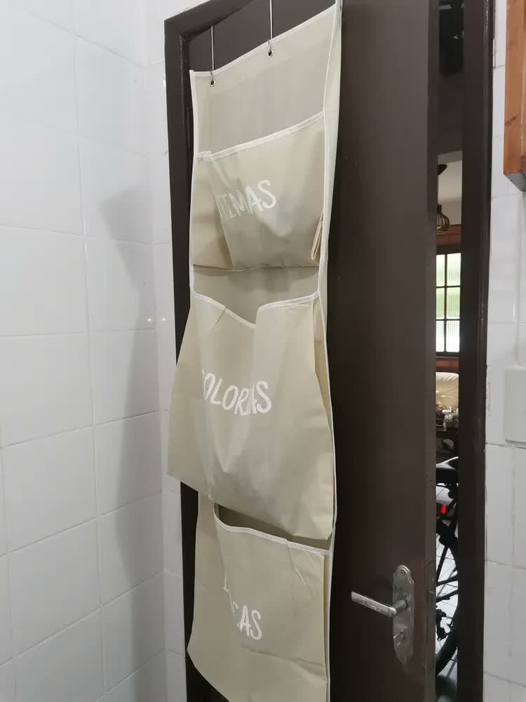 foto de Cesto De Roupa Suja e brinquedo De Pendurar Atras Da Porta - Guarde Bem Cor Preto