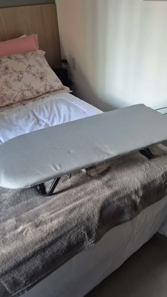 foto de Mesa de Passar Roupas Dobrável Machado Porta-Ferro Estrutura Reforçada