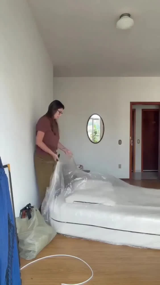 foto de Sofá Cama Vistra de 2 Lugares Bege Off White em Tecido Bouclê Para Salas Compactas