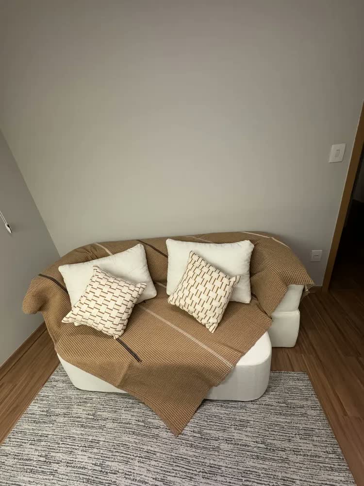 foto de Sofá Cama Vistra de 2 Lugares Bege Off White em Tecido Bouclê Para Salas Compactas