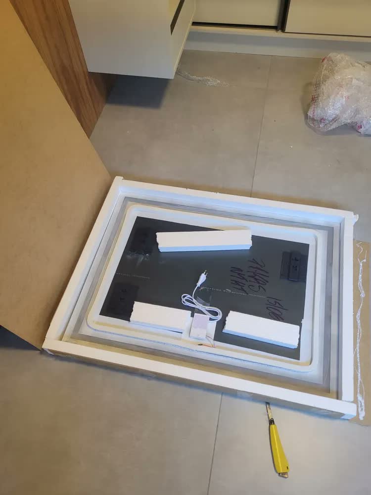 foto de Espelho Retangular Iluminado 60x80 Cm Jateado Led Lapidado