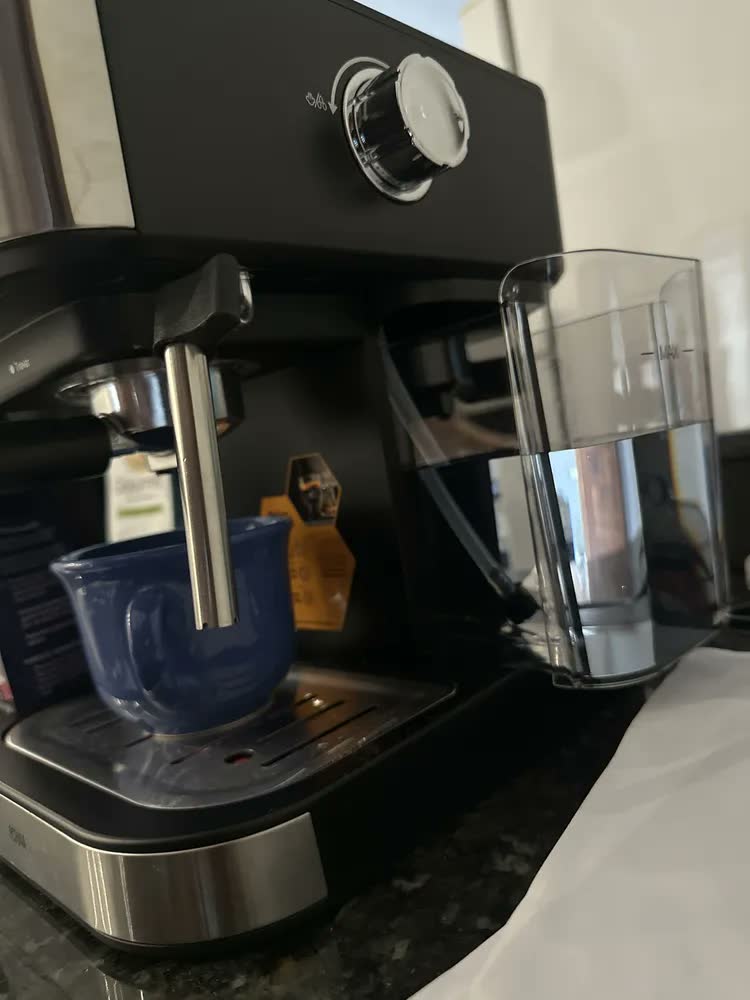 foto de Cafeteira Expresso Philco Pcf04a 1,2l E Aquecedor De Xícaras preto