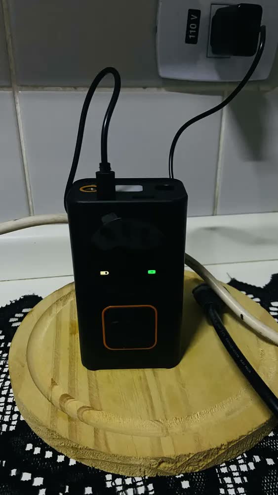 foto de Compressor Portátil Car Air Pump Digital Com Visor Para Carro Moto Bike Calibrador De Pneu Multifuncional