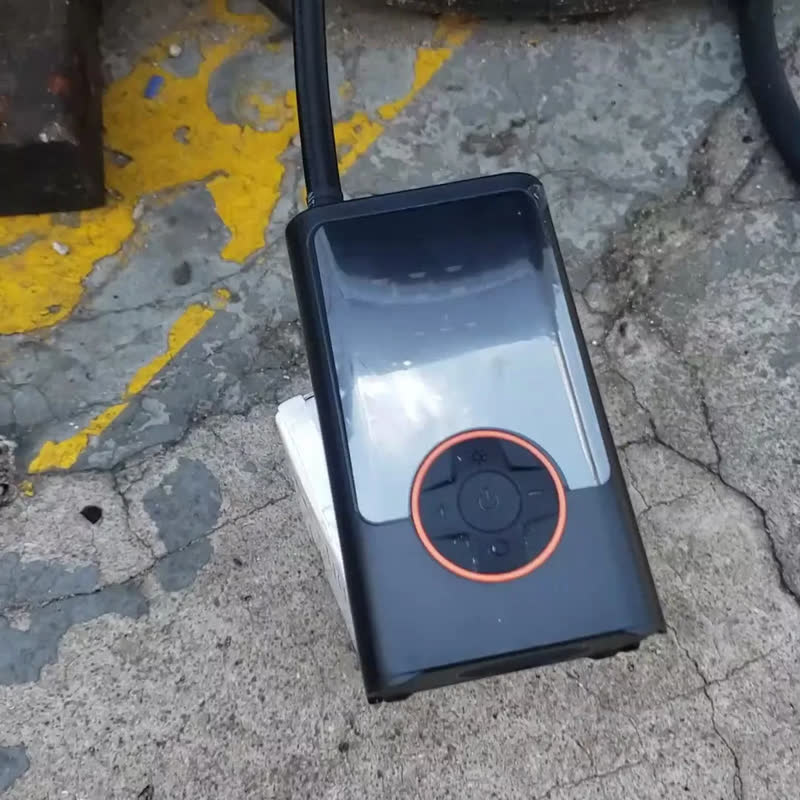 foto de Compressor Portátil Car Air Pump Digital Com Visor Para Carro Moto Bike Calibrador De Pneu Multifuncional