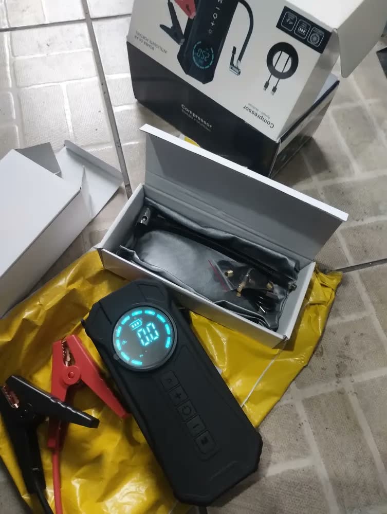 foto de Mini Compressor de Ar Portátil 150 PSI Partida Auxiliar 12V Bateria Automotiva Digital USB-C