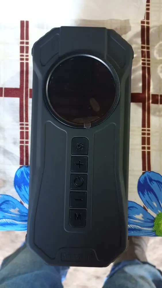 foto de Mini Compressor de Ar Portátil 150 PSI Partida Auxiliar 12V Bateria Automotiva Digital USB-C