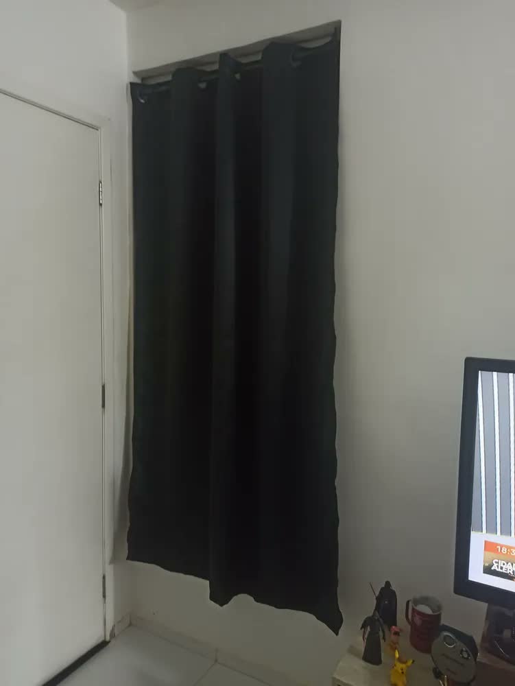 foto de Cortina Blackout Porta Sala 1,38x2 Liso Corta Luz Tecido