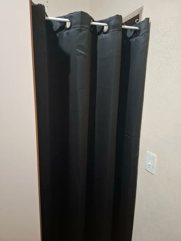 foto de Cortina Blackout Porta Sala 1,38x2 Liso Corta Luz Tecido