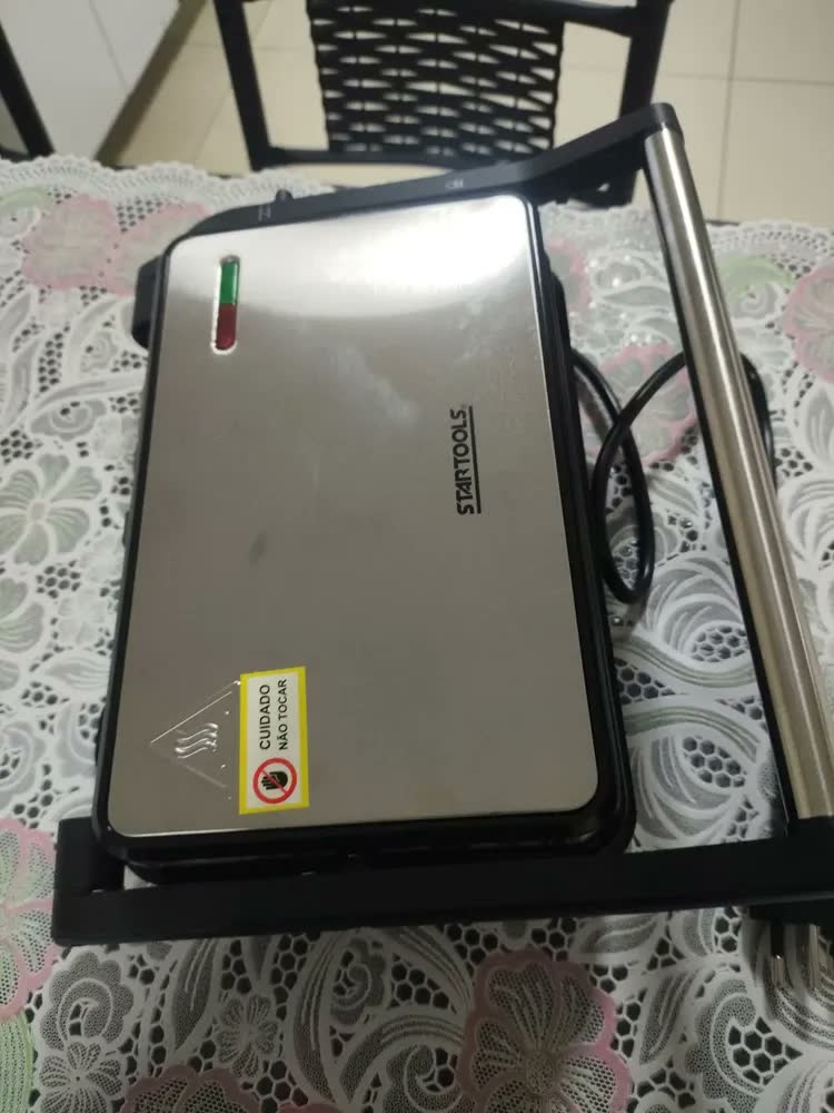 foto de Sanduicheira e GRILL Elétrica Startools Inox Antiaderente Grill 1000w INOX
