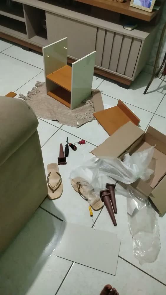 foto de Criado Max Mudo Com Pés Retrô Porta Celular Nichos Compacta Acabamento Fosco Cor Preto/cinamomo