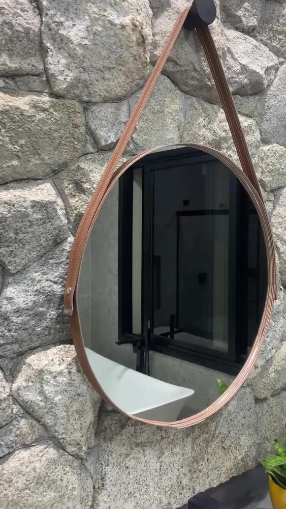 foto de Espelho Redondo 60cm Adnet Alça de Couro Azul Dupla Costura e Suporte em Alumínio Quarto, Banheiro, Sala MF901