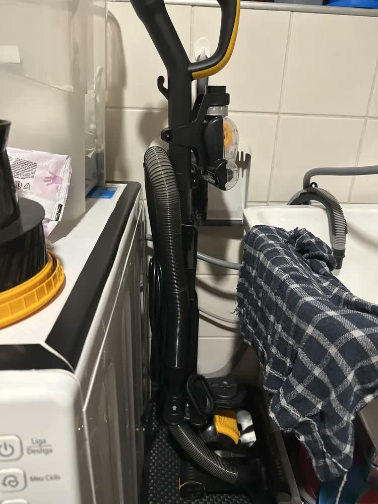 foto de Aspirador De Pó Vertical 2 Em 1 Wap Power Speed Pro 2200W 4 Litros Com Mangueira Extensiva E Escova Rotativa