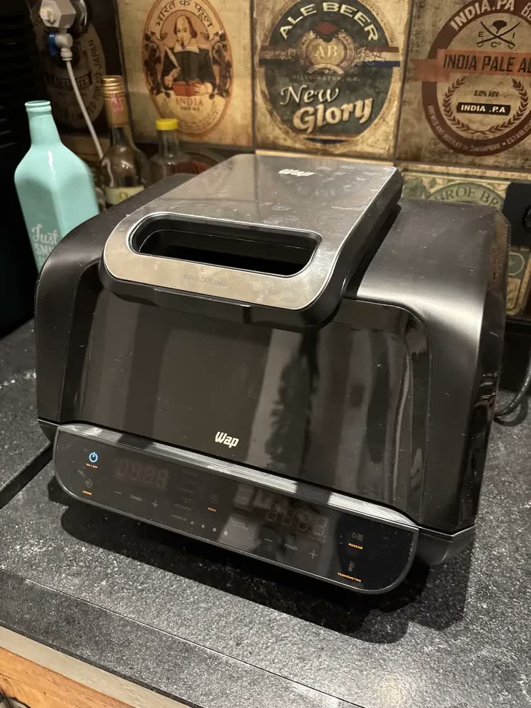 foto de Fritadeira Elétrica Air Fryer Wap Barbecue Wc Ab1090 Smoker Função Defumado E 4 Níveis De Grelha