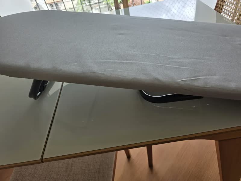 foto de Tabua Passar Roupa De Mesa Bancada Portátil Aço Extra Forte