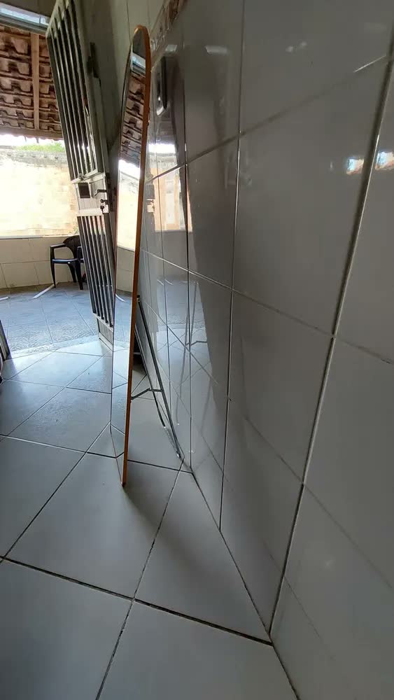 foto de Espelho Decorativo Oval Quarto Sala Com Moldura Chão Parede