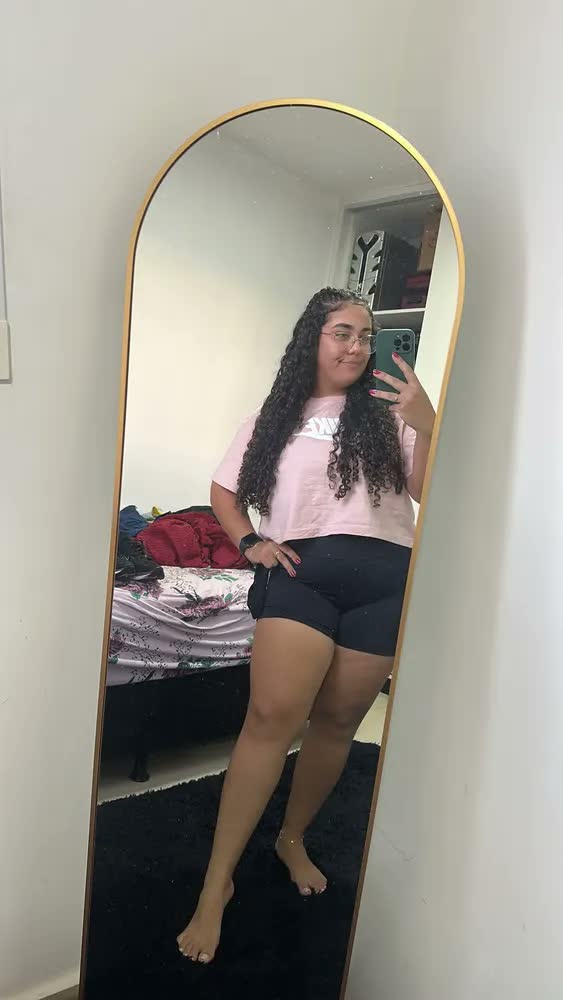 foto de Espelho Decorativo Oval Quarto Sala Com Moldura Chão Parede