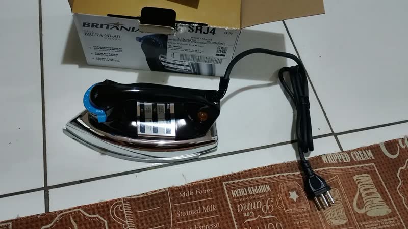 foto de Ferro de Passar a Seco Britânia BFS50A Base Alumínio