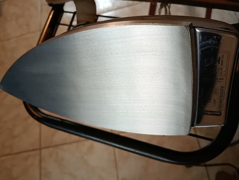 foto de Ferro de Passar a Seco Britânia BFS50A Base Alumínio