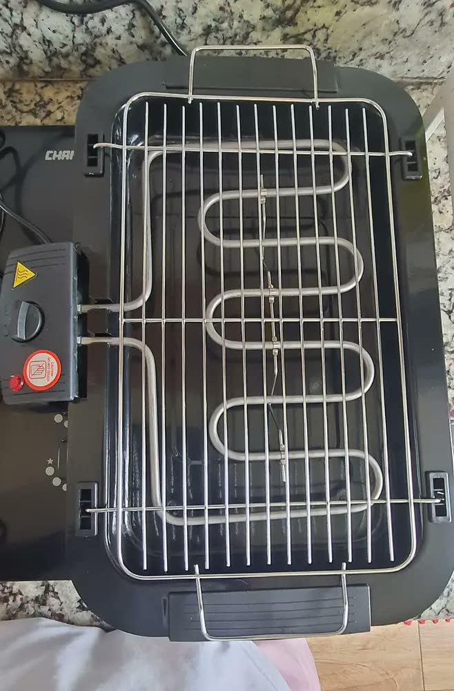 foto de Churrasqueira Elétrica S-FORTE Portátil para Churrasco Sem Fumaça e Grelha Antiaderente