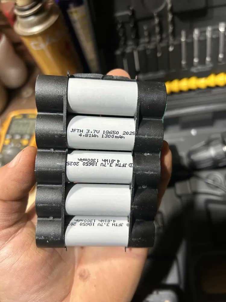 foto de Parafusadeira Furadeira Sparkbr 2 Baterias 21v + Maleta Com Acessórios Kit Completo Led Eixo Flexível 2 Níveis Velocidade Torque