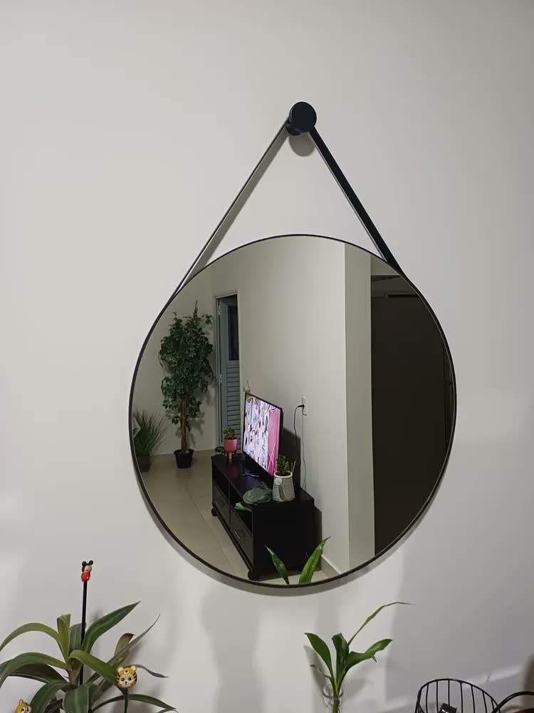 foto de Espelho Redondo Adnet Decorativo com Alça e Moldura de Couro Caramelo de 70cm LYO