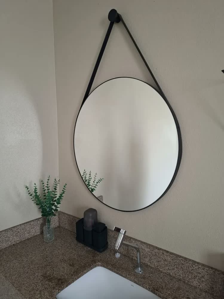 foto de Espelho Redondo Adnet Decorativo com Alça e Moldura de Couro Caramelo de 70cm LYO