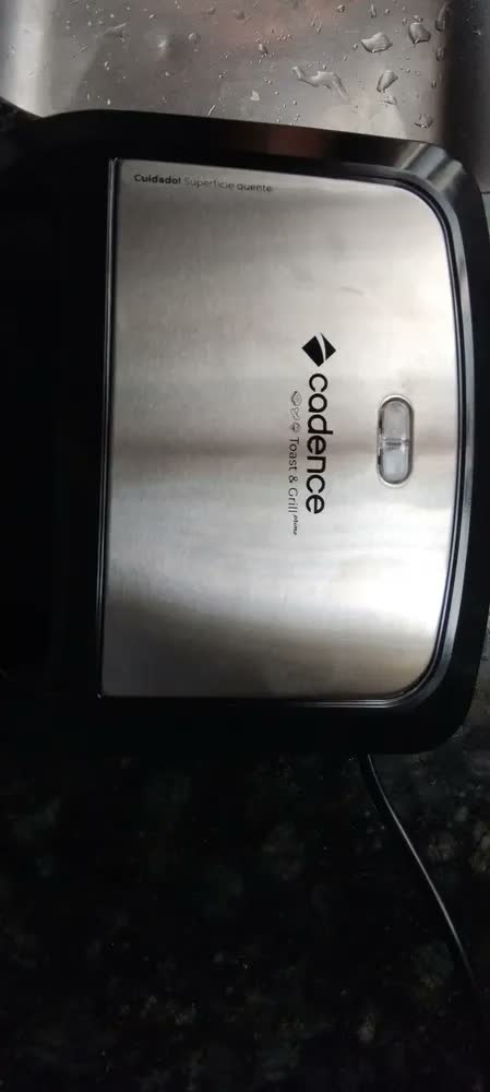 foto de Sanduicheira Elétrica Portátil Chapas Antiaderentes Toast & Grill San615 750w Cadence Saudável Prático Sem Óleo Cor Inox/preto