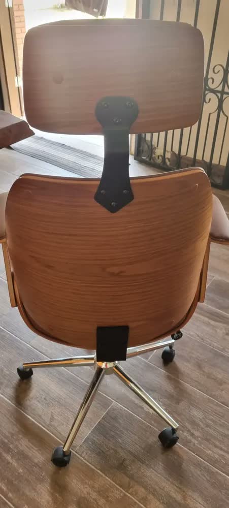 foto de Cadeira Escritório Presidente Marrom HomeNow Paris Ergonômica Giratória Couro Sintético