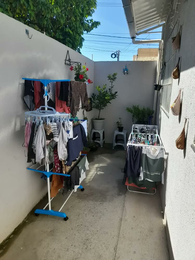 foto de Varal de Chão Retrátil Swave com 3 Andares Dobrável para Roupas