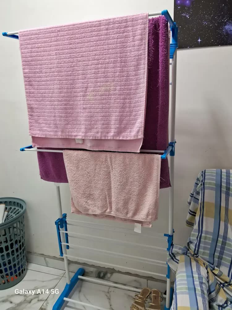 foto de Varal de Chão Retrátil Swave com 3 Andares Dobrável para Roupas