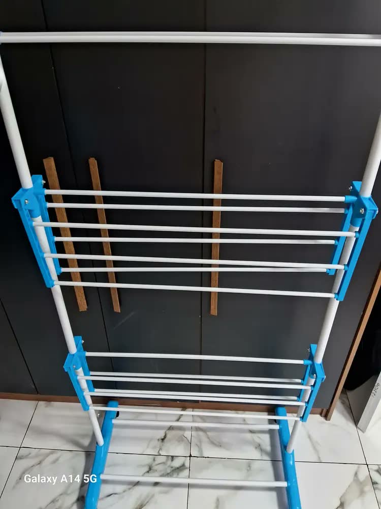 foto de Varal de Chão Retrátil Swave com 3 Andares Dobrável para Roupas