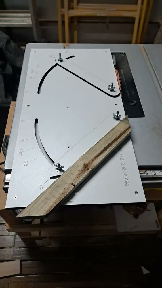 foto de Gabarito Sled Wood-Mi Corte Ângulos P/ Serra Circular Bancada Stanley SSR1801-b2