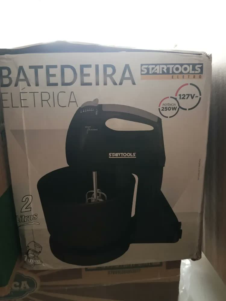foto de Batedeira Eletrica 2l 250w Potente 7 Velocidades Com Batedor Cor