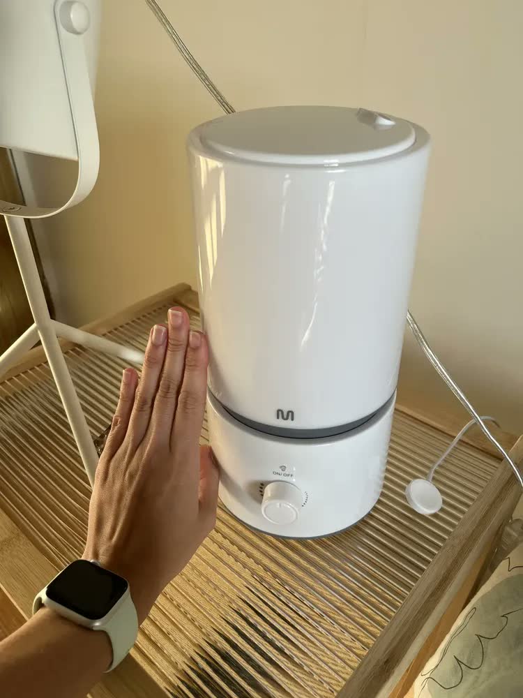 foto de Umidificador De Ar Ultrassônico Easy Air 1,8L Branco Bivolt Com Aromaterapia Névoa Silenciosa Multi Saúde - HC290 Ambiente