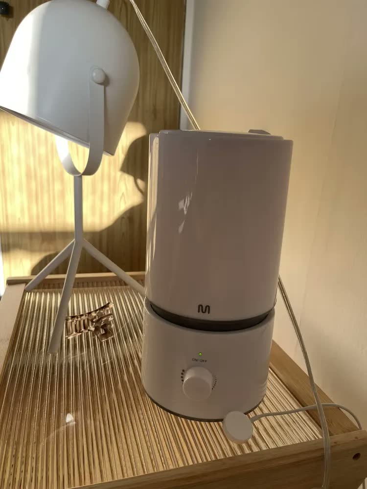 foto de Umidificador De Ar Ultrassônico Easy Air 1,8L Branco Bivolt Com Aromaterapia Névoa Silenciosa Multi Saúde - HC290 Ambiente