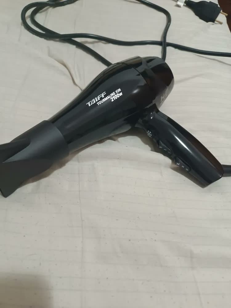 foto de Secador De Cabelo Taiff Tourmaline 4 Temperaturas 2100w Cor Preto