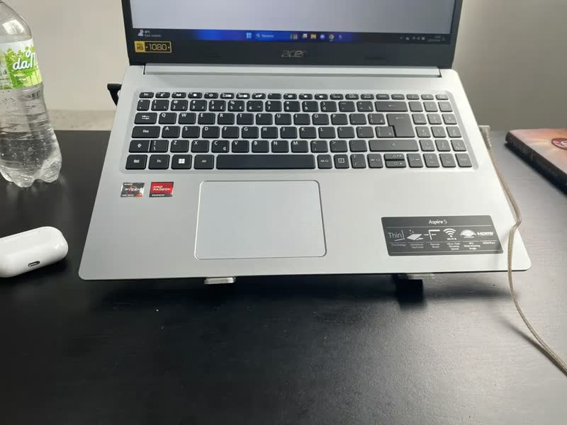 foto de Suporte Ajustável Hytalux Notebook MacBook 11'' a 17'' Alumínio Dobrável
