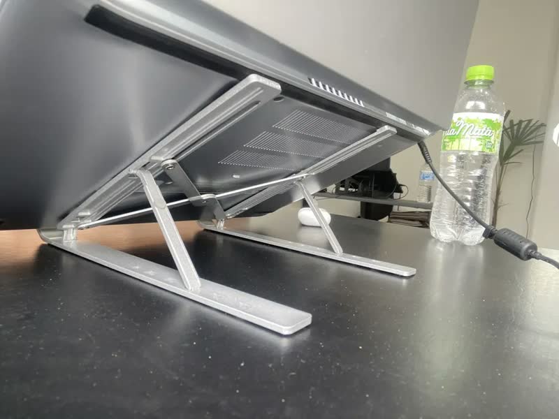 foto de Suporte Ajustável Hytalux Notebook MacBook 11'' a 17'' Alumínio Dobrável