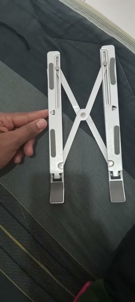 foto de Suporte Ajustável Hytalux Notebook MacBook 11'' a 17'' Alumínio Dobrável