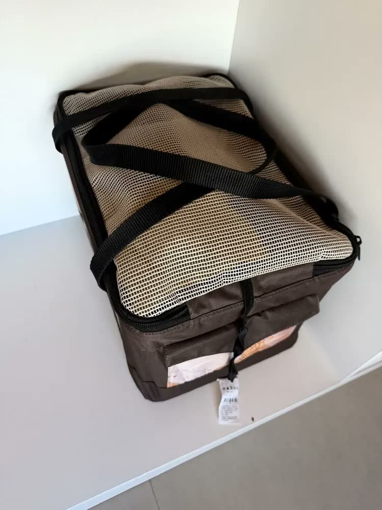 foto de Bolsa De Transporte Aéreo Para Pets Modelo Latam 40x28x25cm Cor Marrom