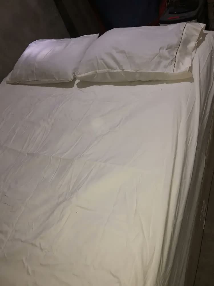 foto de Jogo De Lençol 400 Fios Queen Azul-marinho Liso 3 Peças Com Elástico Padrão Hotel
